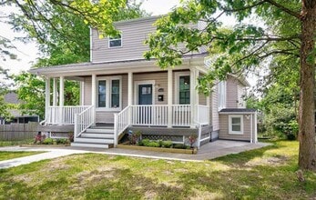2409 E Cold Spring Ln in Baltimore, MD - Building Photo - Building Photo