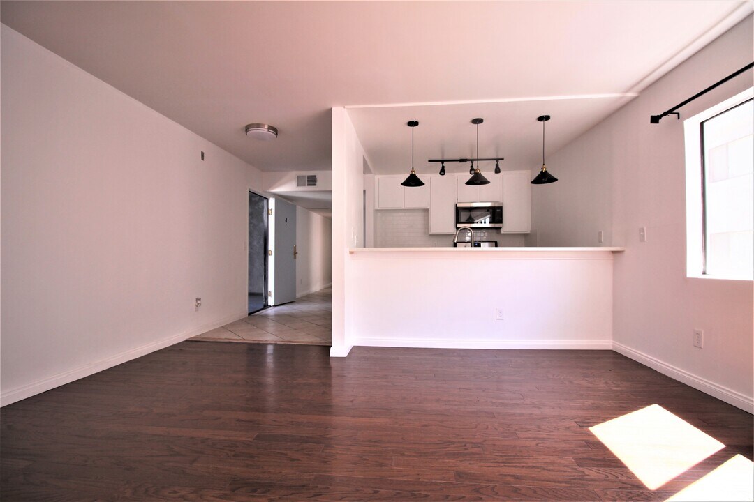 14033 Foothill Blvd in Los Angeles, CA - Building Photo