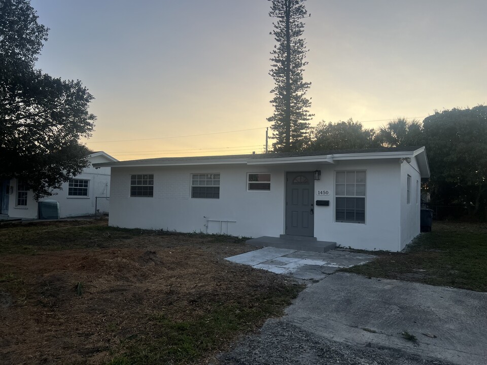 1450 8th St in West Palm Beach, FL - Building Photo