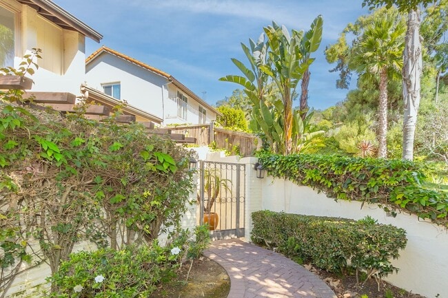 7140 Caminito Estrada in San Diego, CA - Building Photo - Building Photo