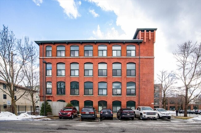 150 Rumford Ave in Mansfield, MA - Foto de edificio - Building Photo