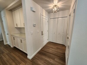 8000 Kroll Way in Bakersfield, CA - Building Photo - Building Photo