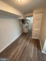 521 S Wolfe St in Baltimore, MD - Building Photo