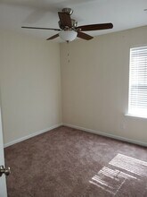 621 Finnegan Ln in West Columbia, SC - Building Photo - Building Photo
