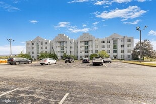 5213 Le Parc Dr, Unit 4 in Wilmington, DE - Building Photo