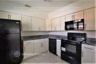 15615 NE 5th Ct in Miami, FL - Building Photo - Building Photo
