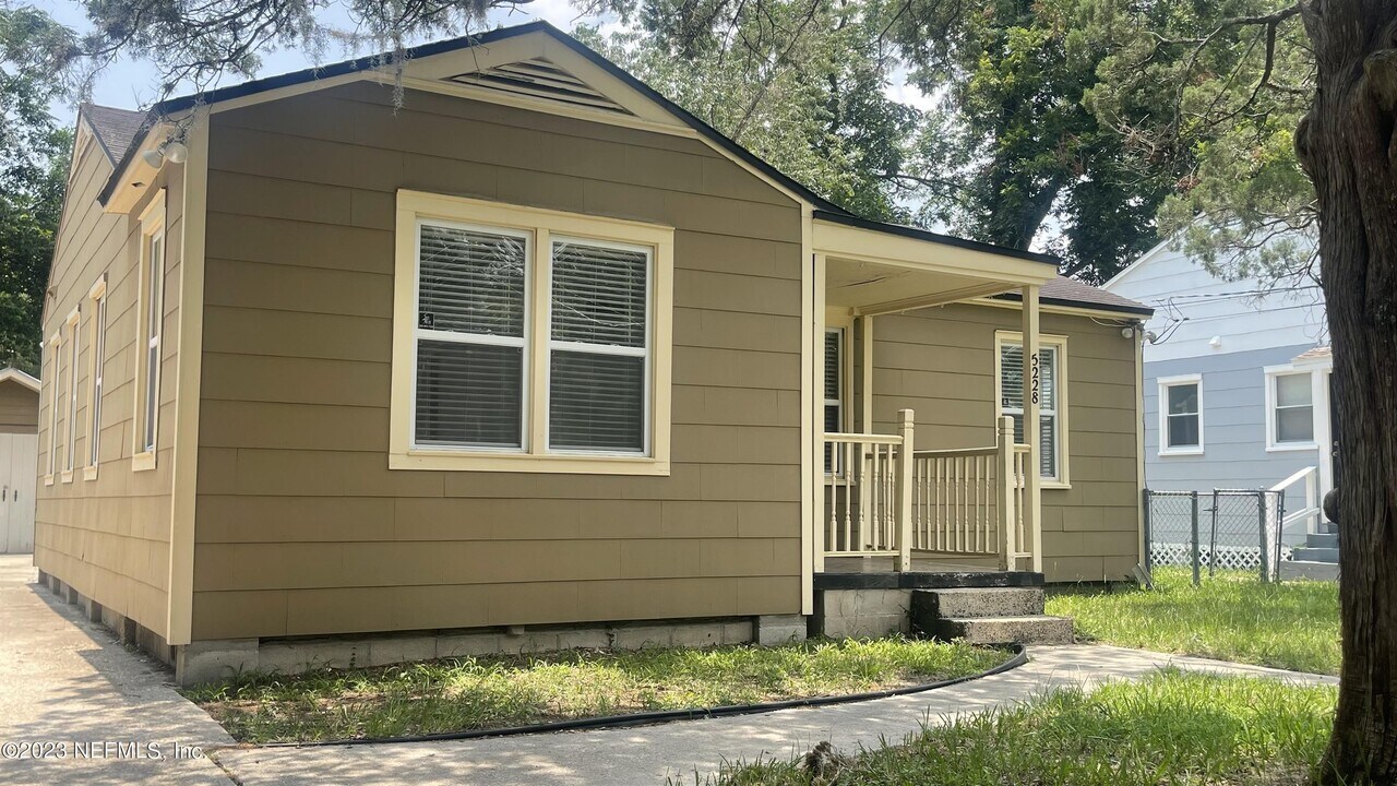 5228 Sunderland Rd in Jacksonville, FL - Building Photo