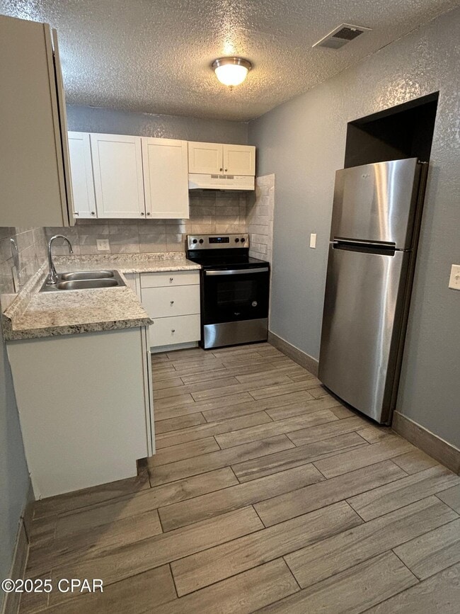 400 E 19th St in Panama City, FL - Building Photo - Building Photo