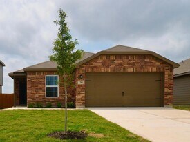 136 Maywood Ln in Jarrell, TX - Building Photo