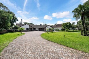 6252 NW 65th Terrace in Parkland, FL - Building Photo