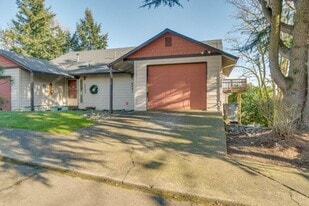 4641 Pine St in West Linn, OR - Building Photo