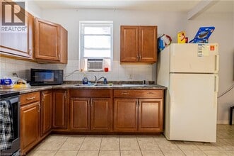 113 Brant Ave in Brantford, ON - Building Photo - Building Photo