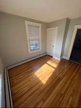 132 Maple St in Manchester, CT - Foto de edificio - Building Photo