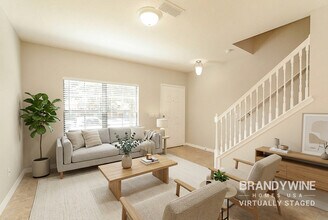 1310 Windsor Lake Cir in Sanford, FL - Foto de edificio - Building Photo