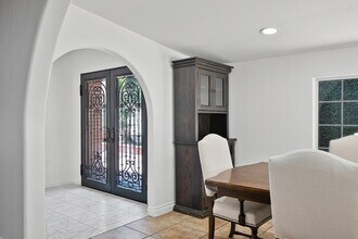1600 Royal Blvd in Glendale, CA - Building Photo - Building Photo