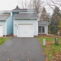 8525 Sextant Dr in Baldwinsville, NY - Building Photo