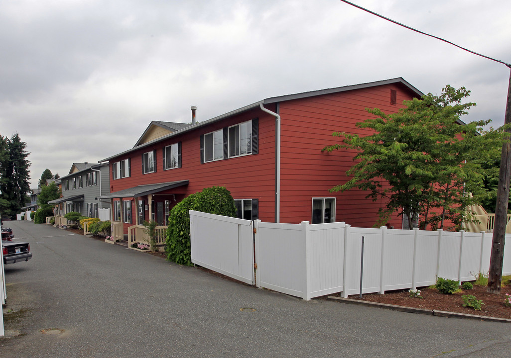 Katherine Court in Everett, WA - Building Photo