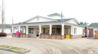 Grove Manor in Spruce Grove, AB - Building Photo