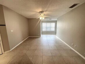 3350 Pinewalk Dr N, Unit 1413 in Margate, FL - Building Photo - Building Photo