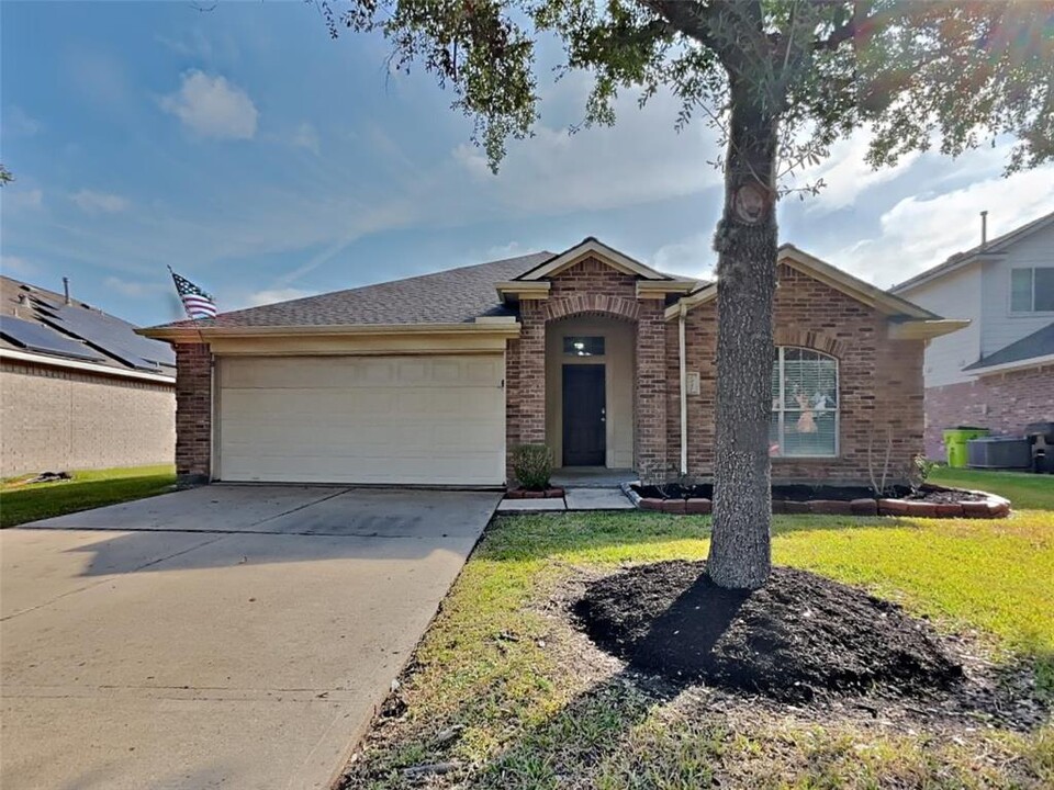 1237 Hemple Dr in Rosenberg, TX - Building Photo