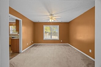 102 White Stone Ct in Jacksonville, NC - Building Photo - Building Photo