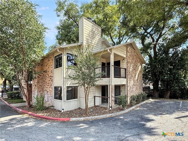 property at 421 W San Antonio St
