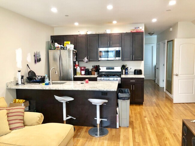 19 Plymouth St, Unit 1 in Cambridge, MA - Building Photo - Building Photo