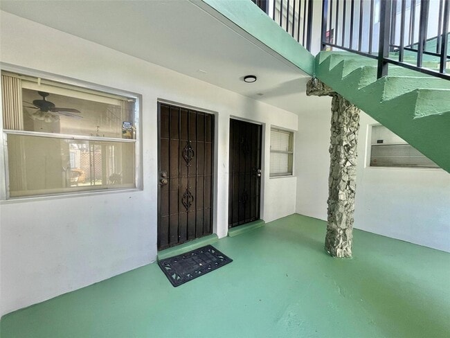 320 SW 1st St, Unit 2D in Pompano Beach, FL - Building Photo - Building Photo