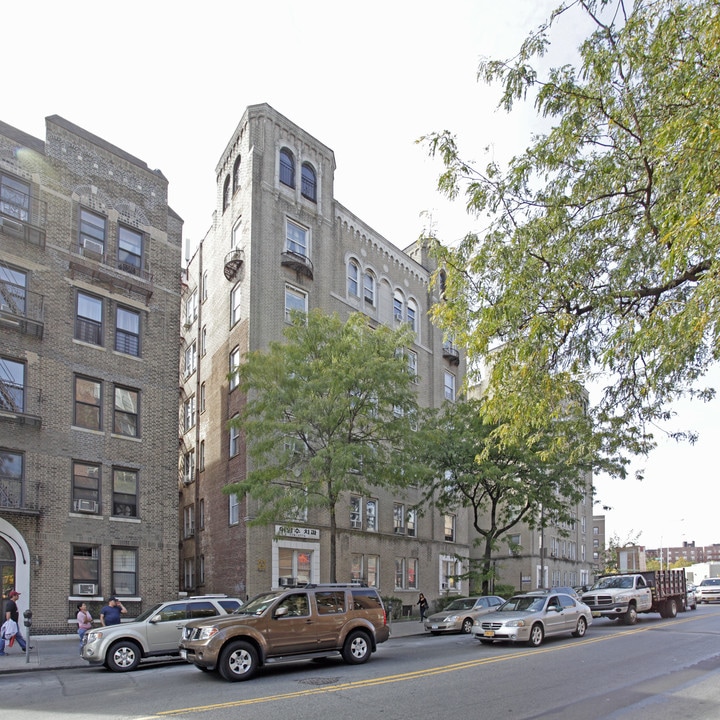 80-20 Broadway in Flushing, NY - Foto de edificio