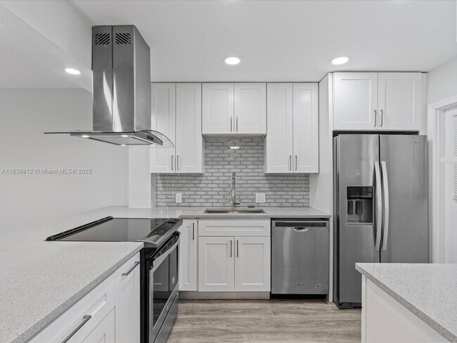 3150 N Palm Aire Dr in Pompano Beach, FL - Building Photo - Building Photo