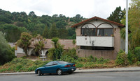 2050 Ascot Dr in Moraga, CA - Building Photo - Building Photo