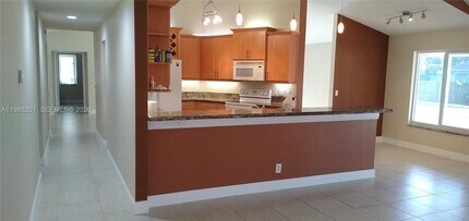 15013 SW 10th St in Sunrise, FL - Building Photo - Building Photo