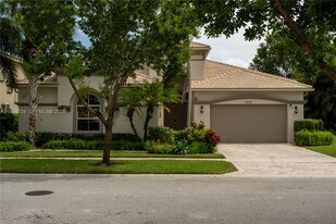 9350 Via Classico W in Wellington, FL - Building Photo