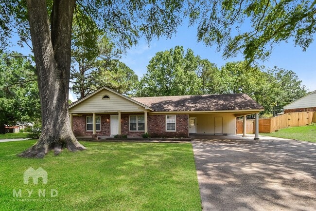 8210 Danbury Cove