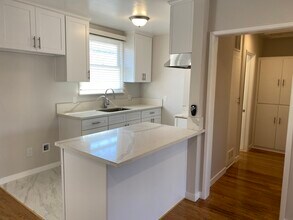 12641 Vanowen St, Unit 4 in Los Angeles, CA - Foto de edificio - Building Photo