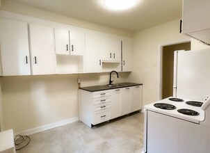 1000 O'Connor Dr in Toronto, ON - Building Photo - Building Photo