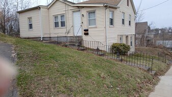 252 Clark St, Unit 1 in New Britain, CT - Building Photo