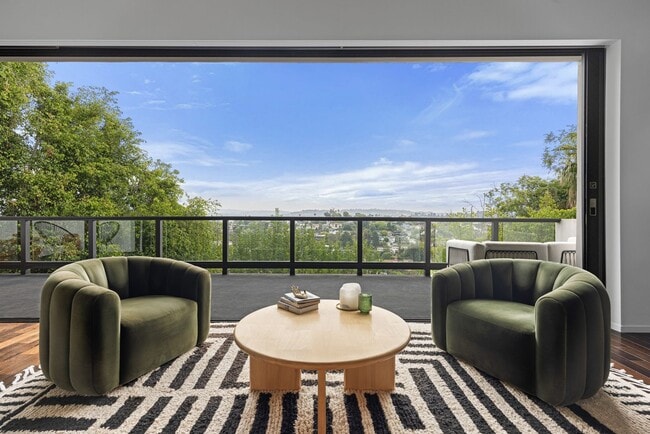 property at 2300 Ronda Vista Dr