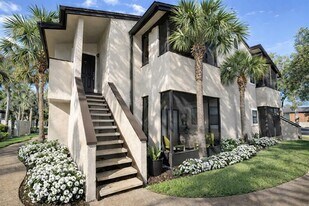 2911 Antique Oaks Cir in Winter Park, FL - Building Photo