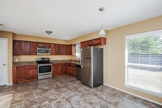4210 Maple Springs Dr in Arlington, TX - Foto de edificio - Building Photo
