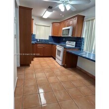 10371 SW 201st Ter in Cutler Bay, FL - Foto de edificio - Building Photo
