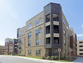Camden Washingtonian in Gaithersburg, MD - Building Photo - Building Photo