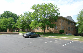 South Town Court in Bloomington, MN - Building Photo - Building Photo