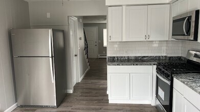 15 Barrows St, Unit Unit C in Providence, RI - Building Photo - Building Photo