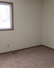 1040 Forest View Dr N in Ellettsville, IN - Foto de edificio - Building Photo