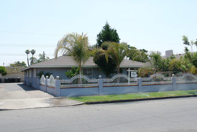 2158 Mountain View Ave in Anaheim, CA - Building Photo - Building Photo