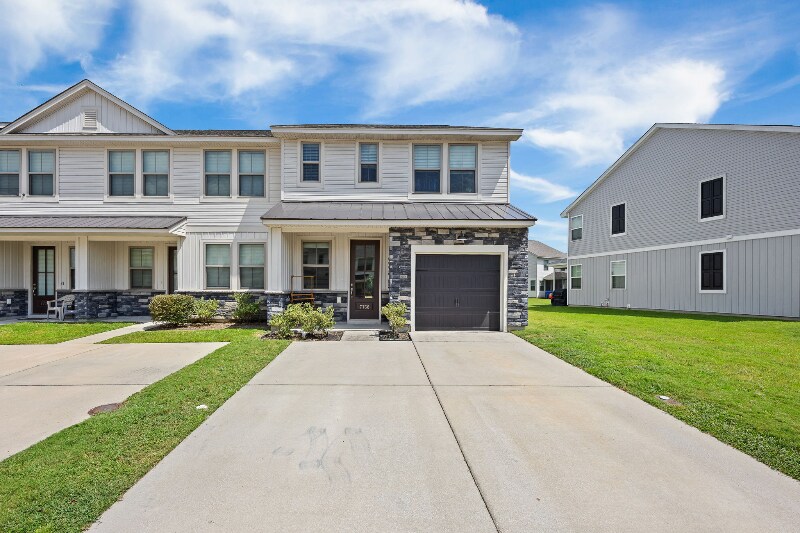 7668 Park Gate Dr in North Charleston, SC - Building Photo