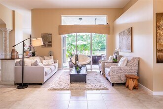 3815 Oak Ridge Cir in Weston, FL - Building Photo - Building Photo