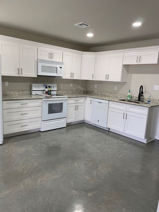 6125 Mark Lebleu Rd in Lake Charles, LA - Building Photo - Building Photo