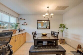 5038 Savannah St in San Diego, CA - Foto de edificio - Building Photo